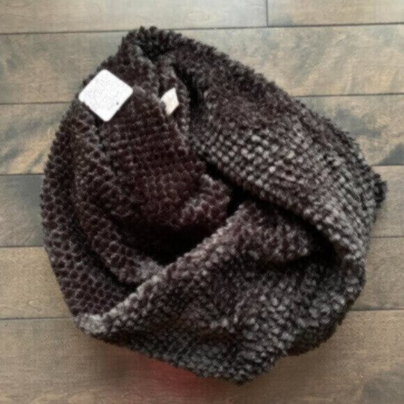 Free People Faux Fur Loop Scarf -new with tags - Picture 2 of 2